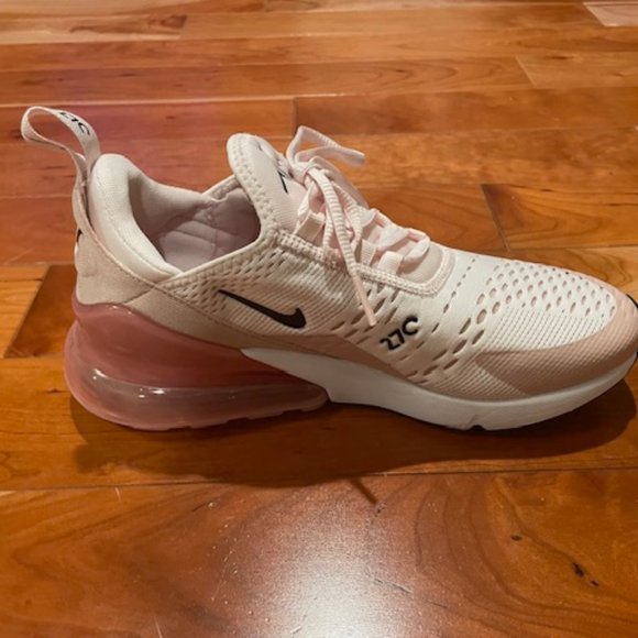 Nike Air Max 270 Lifestyle Sneaker / Shoe - Women's 8 - Picture 5 of 7